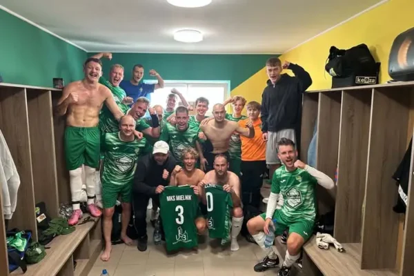 MKS Mielnik pokonuje Narewkę 3:0, ale traci kontuzjowanego Niewiarowskiego