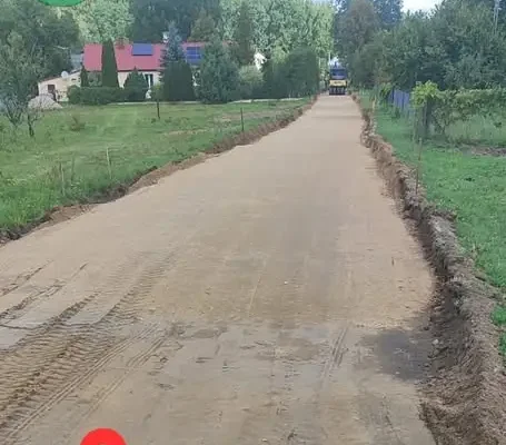 Trwają prace na drogach gminnych w gminie Nurzec-Stacja