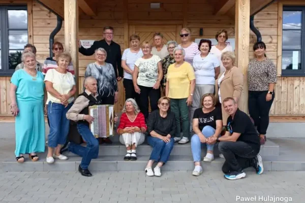 Odwiedziny w Domu Seniora w Borzymach: wiersz o nadziei i sile marzeń
