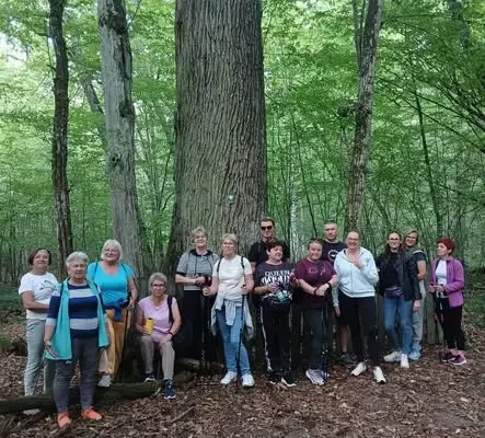Niedzielny spacer z kijkami z Nurca-Stacji do rezerwatu Sokóle – 12 km dla zdrowia i integracji