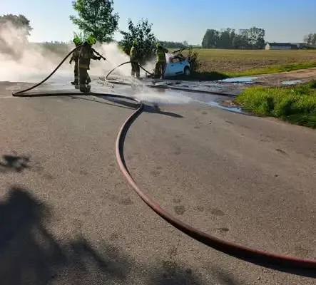 Koski-Wypychy: zderzenie auta z ciągnikiem i pożar samochodu