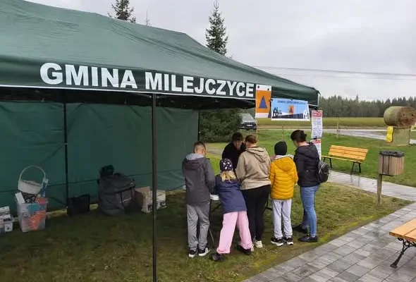 Siemiatycze: strażacy uczyli mieszkańców, jak reagować na zagrożenie z powietrza