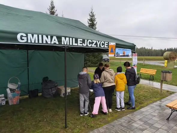 Siemiatycze: strażacy uczyli mieszkańców, jak reagować na zagrożenie z powietrza