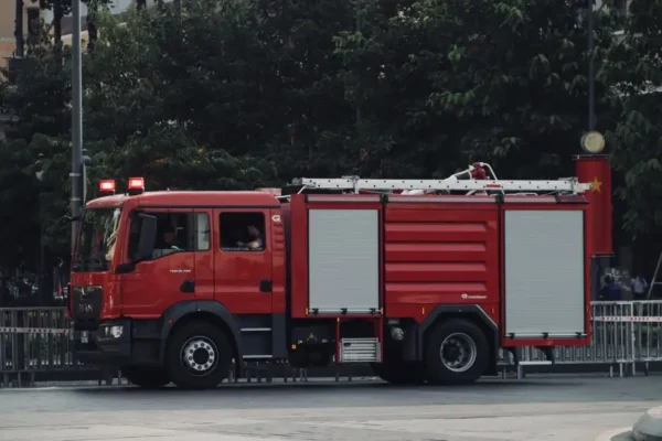 Interwencje służb w powiecie siemiatyckim: ulatniający się gaz i wypadek skutera