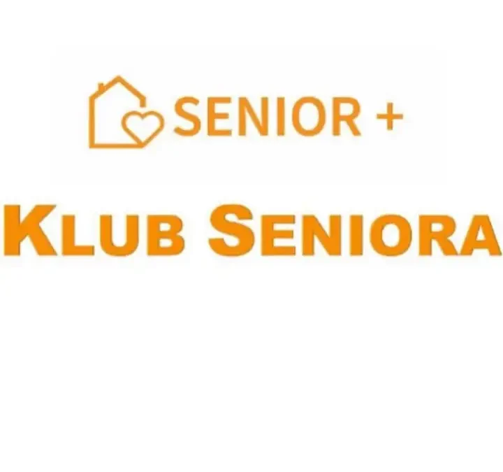 Klub Seniora w Kobyli tworzył wieńce na cmentarz