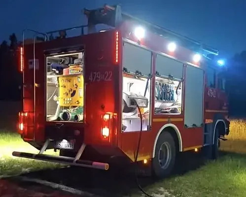 Pożar śmieci na cmentarzu w Dziadkowicach – interwencja OSP KSRG