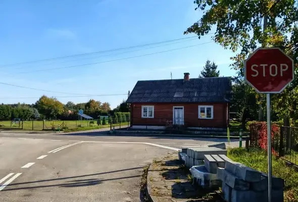 Nowe przejście dla pieszych i znaki STOP na ul. 3 Maja w Milejczycach
