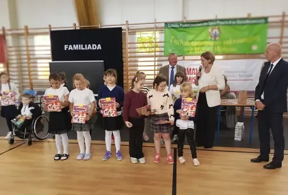 Dzień Edukacji Narodowej w Dziadkowicach – szkolna „Familiada” i podziękowania dla nauczycieli