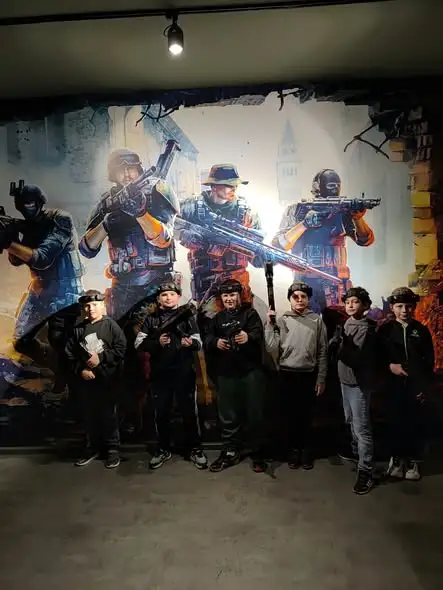 Klasa 4a z Białegostoku na wycieczce: laserowy paintball i trampoliny