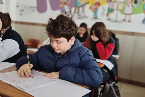Uczniowie z Siemiatycz i greckiego Kozani tworzą wspólną gazetkę „Eurokids Gazette”