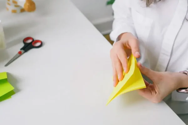 Światowy Dzień Origami w bibliotece szkolnej – warsztaty klasy II d